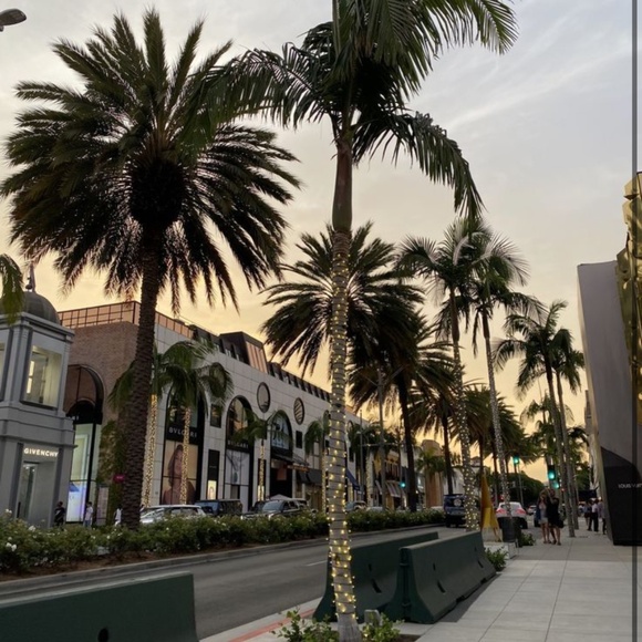 Meet your Posher, Lori - Picture 3 of 5